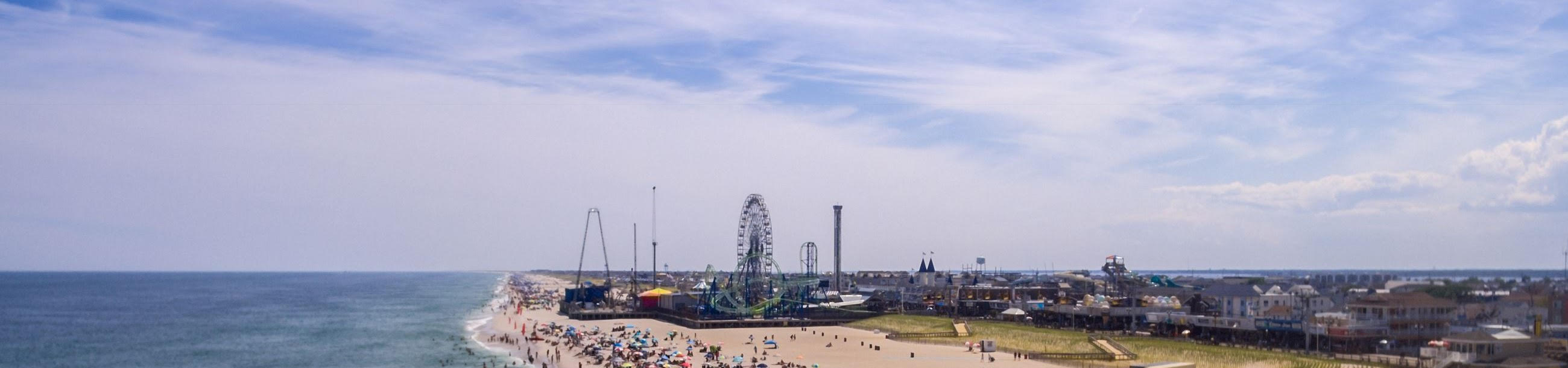 Steps from Pigeon Forge Parkway! Hottub + Firepit