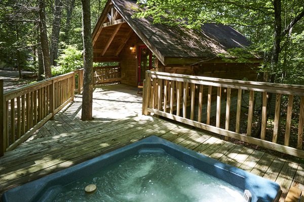 Ladyslipper Timeless Romance; Mins to town. Hottub, Secluded