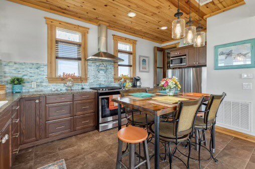 Full kitchen image 1